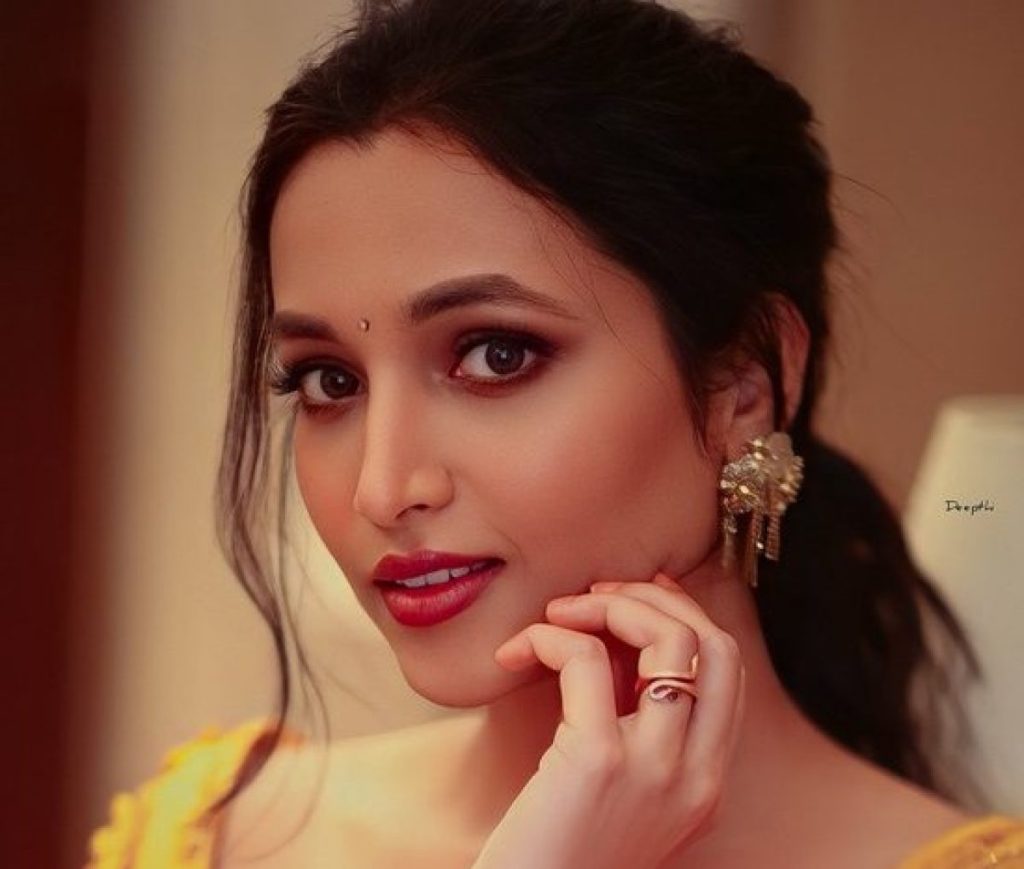 Srinidhi Shetty Photos The Love Of Kgfs Rocky Bhai Is Wreaking Havoc In A Sari