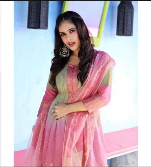 Pics Neha Maliks Traditional Look In Suit Salwar