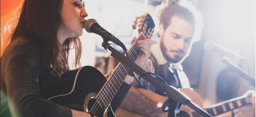 These 5 Famous Singers Sing In Both Male Female Voices No One Else Is Needed For The Duet Song