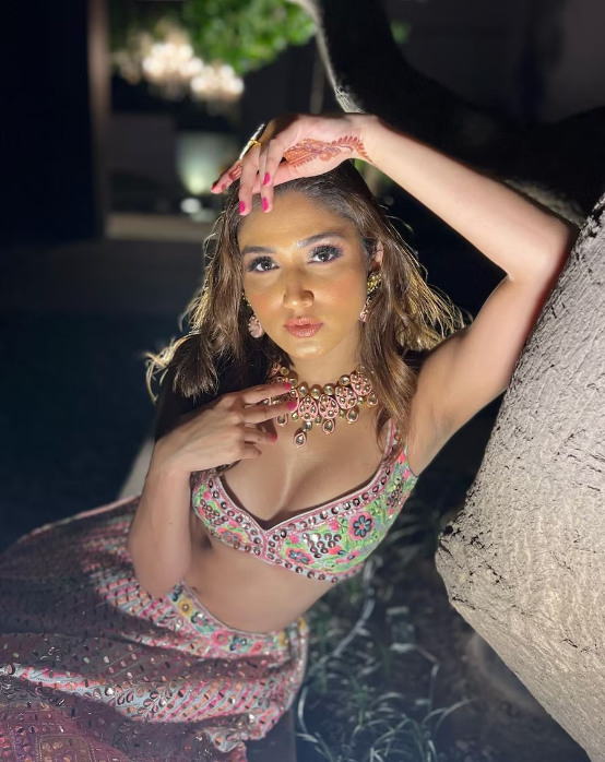 Photos Donal Bishts Diwali Look Went Viral