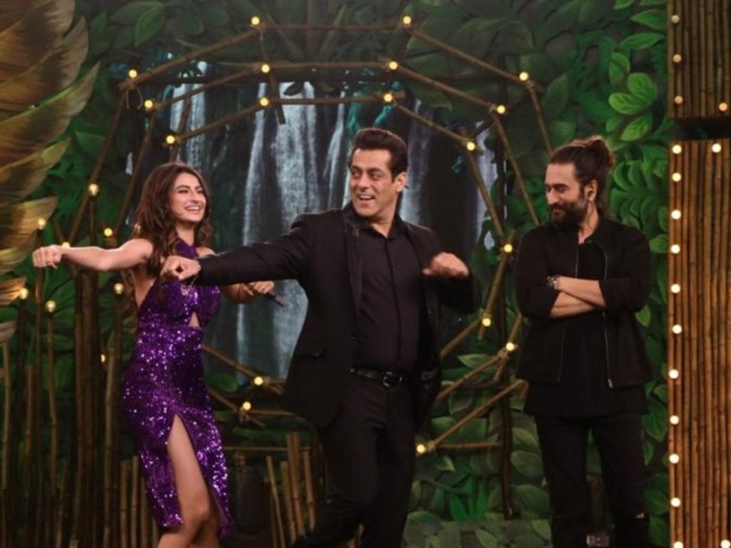 Bigg Boss 15 Salman Khan Dances On Bijli Bijli Song With Palak Tiwari New Year Celebrated In The Show Like This