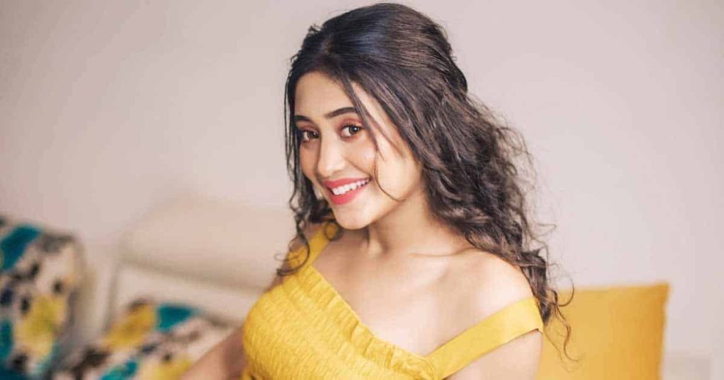 Shivangi Joshi Birthday Shivangi Joshi Got The Role Of Naira Like This Used To Charge So Much For One Episode