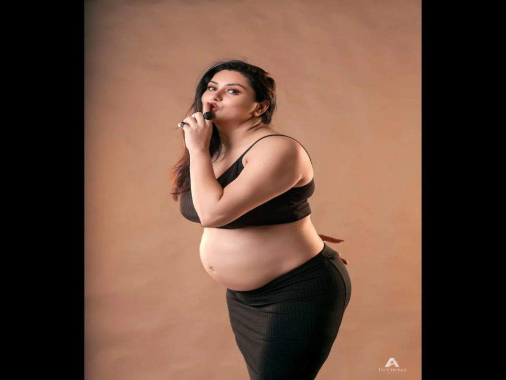 Namitha Baby Bump Pics 41 Year Old Namitha Who Is Going To Become A Mother For The First Time